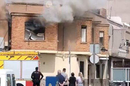 Se incendia un piso situado encima de un bar de Vila-real