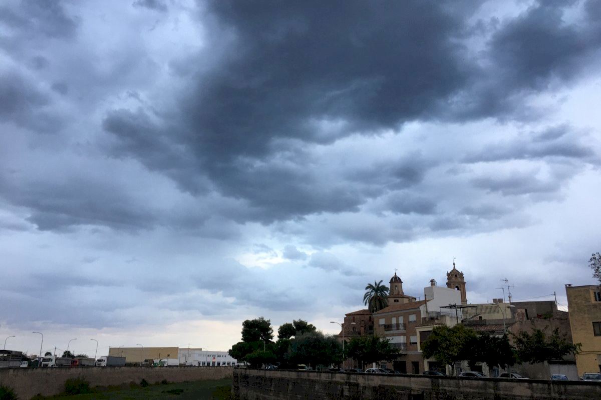 Aviso Amarillo Por Tormentas Y Lluvias En La Comunitat Valenciana Para