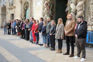 Alicante Guarda Un Minuto De Silencio Para Condenar El Nuevo Asesinato