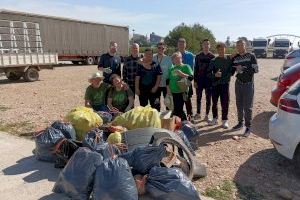 L'Ajuntament de Vinaròs col·labora en una jornada de recollida de residus al riu Cervol