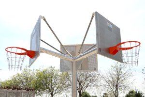 Alaquàs instala nuevas canastas para la práctica del baloncesto en el parque del Rollet y en la Alameda Sur