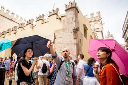 Nuria Montes señala que la nueva convocatoria de habilitación de guía de turismo tendrá un enfoque más "sostenible y profesional"