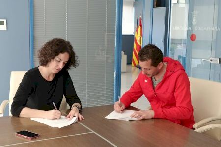 El Ayuntamiento de Almenara y la Falla El Compromís de la localidad firman el convenio de colaboración anual