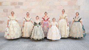 Posado de las candidatas a Reinas Falleras de Burriana 2024