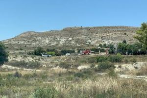 Los Bomberos del SPEIS y del Consorcio de la Diputación de Alicante extinguen un incendio en la partida de El Moralet que calcina 1,5 hectáreas de terreno forestal en Alicante