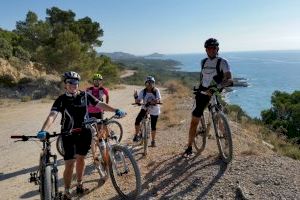 La Concejalía de Deportes de Alcalà-Alcossebre sigue potenciando las rutas senderistas y de BTT por el término municipal