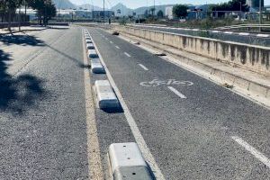 Avancen les obres del carril bici davant d’Amcor