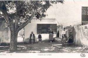 La Biblioteca Municipal de Buñol y la Concejalía de Cultura proyectan la creación de un archivo histórico de fotografía