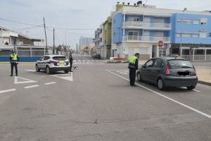 La Policía Local disuelve un botellón de ocho jóvenes en una zona de aparcamiento de Nules