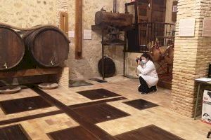 El Museo Histórico-Etnológico de la Font de la Figuera restaura las jarras de la bodega