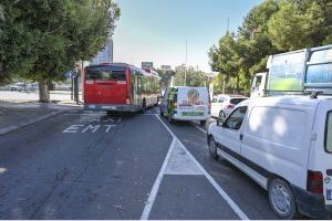 València refuerza la prioridad semafórica de la EMT en la confluencia de las calles Pío Baroja y Manuel de Falla