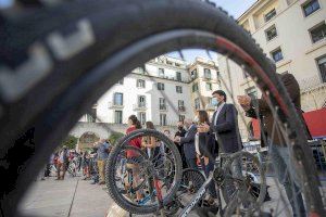 El alcalde anuncia mejoras en las infraestructuras ciclistas y un nuevo itinerario en la Avenida de las Naciones