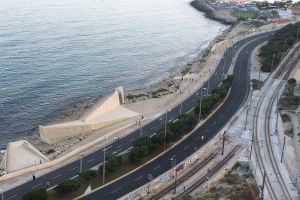 El Ayuntamiento de Alicante corta la avenida de Villajoyosa para facilitar los paseos y hacer deporte los domingos por la mañana en Alicante