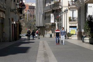Dos jóvenes, pillados in fraganti robando en una céntrica tienda de Valencia