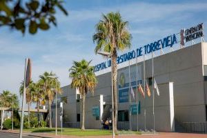 Eva Baró: “Ribera garantiza el 95% de empleo estable en el Hospital de Torrevieja frente a la incertidumbre de la reversión”