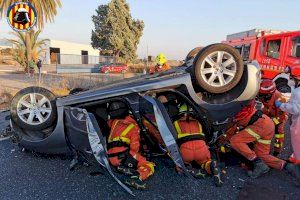 Un accident entre un cotxe i un camió deixa dos ferits en Torrent