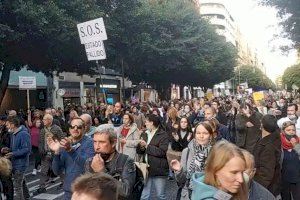 Denuncian en Valencia a un centenar de policías negacionistas que se manifestaban sin mascarilla