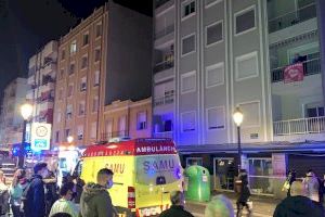 Una mujer y tres niños resultan heridos en un incendio en la Malvarrosa