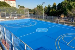 El Ayuntamiento de Quart de Poblet sanea la superficie de juego de la pista exterior del Complejo Polideportivo