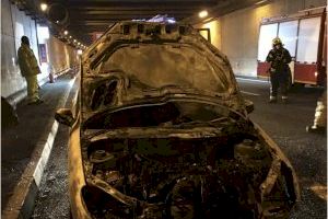 El incendio de un vehículo en el interior del Túnel de San Juan en Alicante obliga a cerrar una hora la A-70