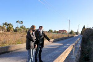 Castelló millora la seguretat del Camí la Fileta amb la repavimentació i la col·locació d'una barrera en la séquia