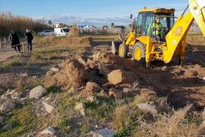 El Ayuntamiento de Sueca realiza obras de mejora ambiental junto a las dunas de Motilla