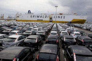 Las ventas de coches se derrumban: así ha sido su evolución y así es su cara B