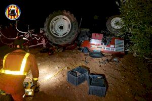 Muere un hombre tras volcar y quedar aplastado por el tractor que conducía en Requena