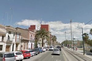 Un herido en un accidente entre un coche y un patinete en Valencia