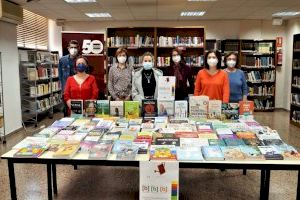 Las bibliotecas de Santa Pola aumentan su colección gracias al Premio María Moliner