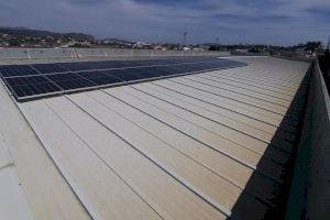 Placas solares para suministrar energía a la piscina municipal