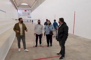 El Ayuntamiento de Sueca realiza trabajos de adecuación en el Trinquet Municipal