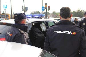 Un home fractura la lluna d'un vehicle en una discussió de trànsit a València