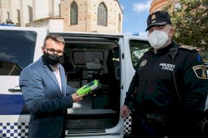 La Policía Local de Gandia incorpora un etilómetro de última generación a su equipación tecnológica