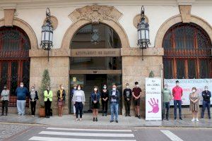 Sagunto guarda un minuto de silencio en señal de condena y repulsa por los presuntos asesinatos machistas ocurridos en Mallorca, Tarragona y Barcelona