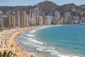 Benidorm incrementa los servicios de vigilancia, salvamento, socorrismo, limpieza, desinfección y atención en las playas