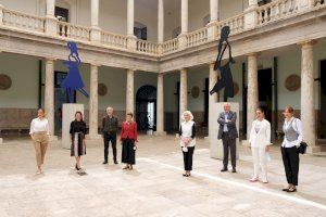 València acoge las esculturas monumentales de Julian Opie