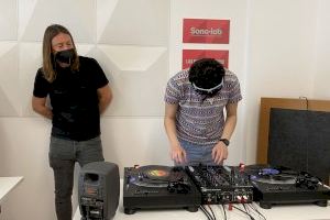 Persones d’Asindown aprenen Beatbox i música amb realitat virtual en Sono·lab de Las Naves