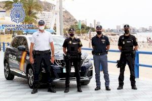 Agentes de la Policía Nacional y de las Policías de Francia e Italia patrullan juntos desde hoy en Alicante para reforzar la atención a los turistas