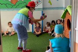 Las Escoletes de Catarroja dan la bienvenida al verano con una obra de teatro