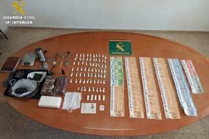 La Guardia Civil detiene a una pareja residentes en Xàbia relacionada con el menudeo de cocaína