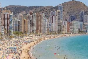 Benidorm suprime desde mañana la parcelación de las playas tras la nueva normativa estatal frente a la Covid-19