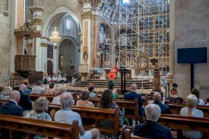 El Simpecado de la Real Hermandad de Nuestra Señora del Rocío de Valencia entra por vez primera en la Catedral