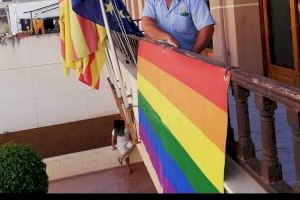 VOX presenta mociones en todos los ayuntamientos que han colgado la bandera LGTBI para que se cumpla la sentencia del Supremo en contra de su uso