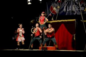 The Troupers amenitza Burriana amb el seu renovat espectacle de circ