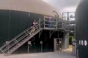 Garcia visita la planta de  biogás de Catí