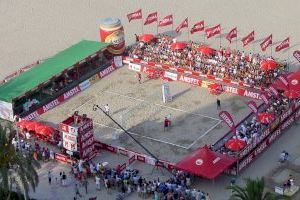 La Playa de las Arenas alberga la competición de futvoley más antigua del mundo