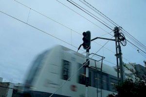 Choque en Valencia: accidente entre una furgoneta y un tranvía