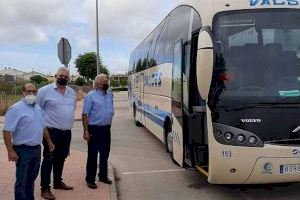 Un nuevo servicio de autobús gratuito une la zona de urbanizaciones y el casco urbano de San Fulgencio