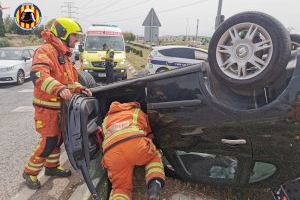 Una mujer herida tras volcar con su vehículo en Paiporta